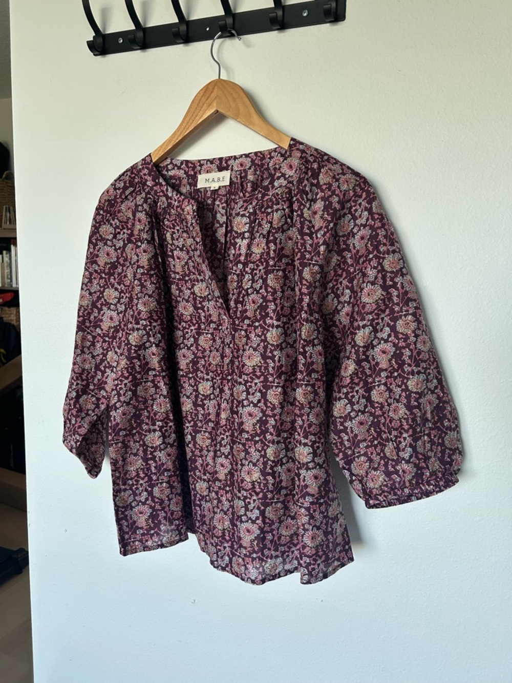 M.A.B.E. Cotton / Silk Floral V-Neck Puff Sleeve Blouse Small, NWOT